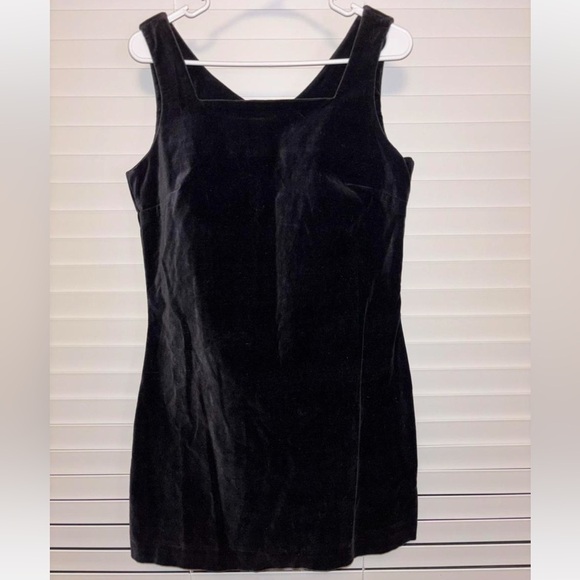 Elegant Black Dress - Picture 1 of 5